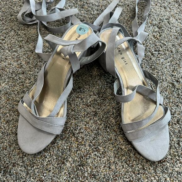 Madden Girl Strappy Gray Wrap Around Block Heels Size 8.5 Faux Suede - Picture 2 of 11